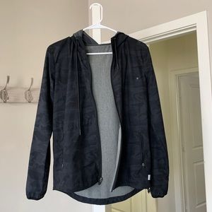 Vuori Outdoor Trainer Shell Black Camo Size Small